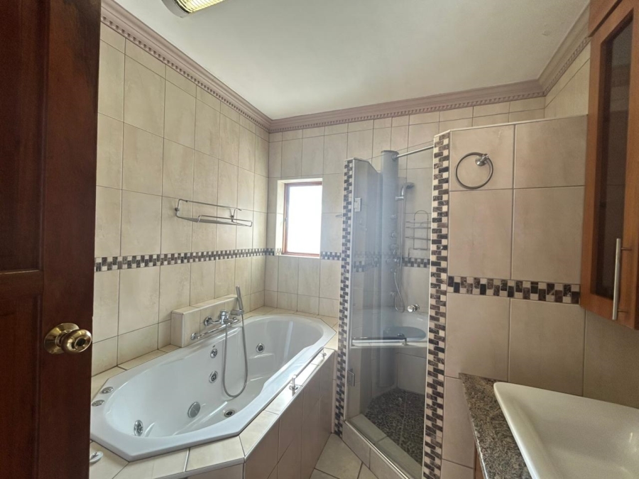 5 Bedroom Property for Sale in Birdwood Estate North West